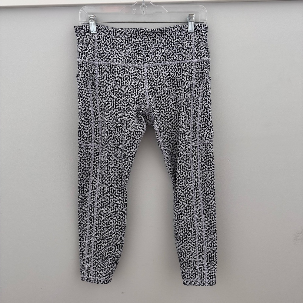 Athleta Ultimate Stash High Rise Textured 7/8 Legging. Size L.